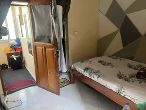 6chbre Villa dans Villa, Grand Dakar à Vendre