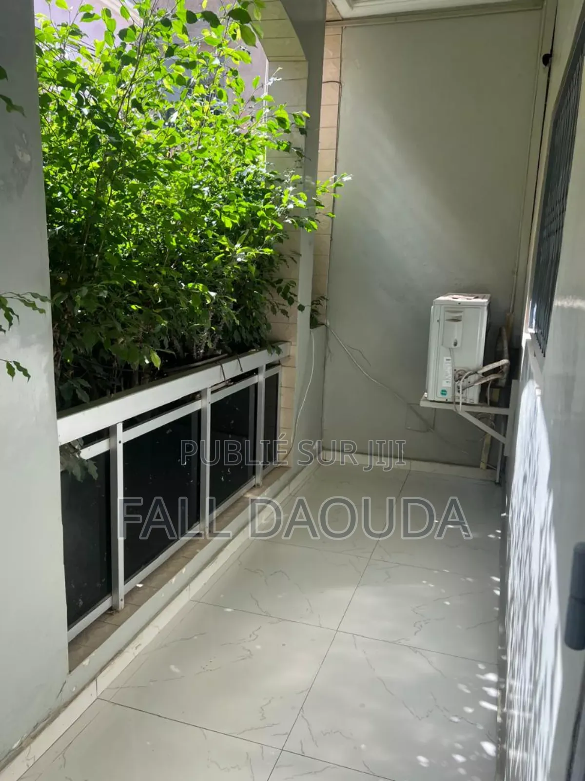 6chbre Villa dans Villa, Grand Dakar à Vendre