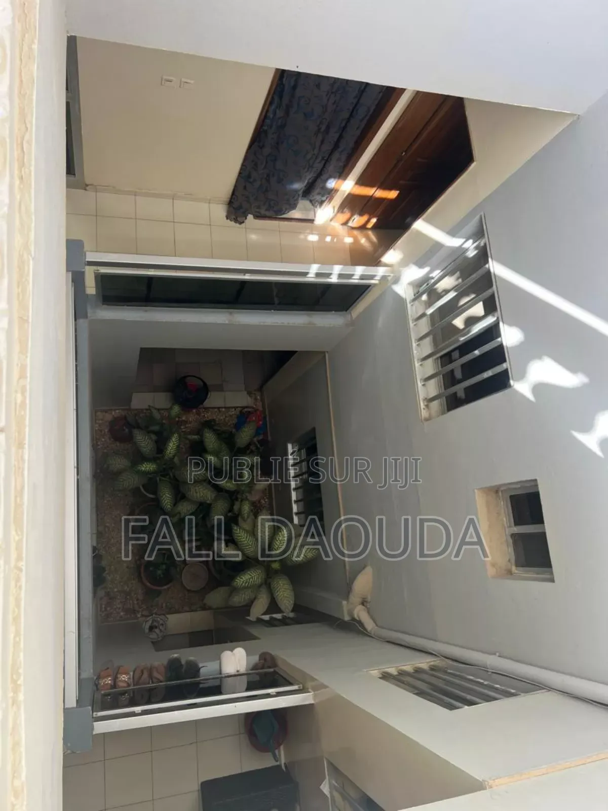 6chbre Villa dans Villa, Grand Dakar à Vendre