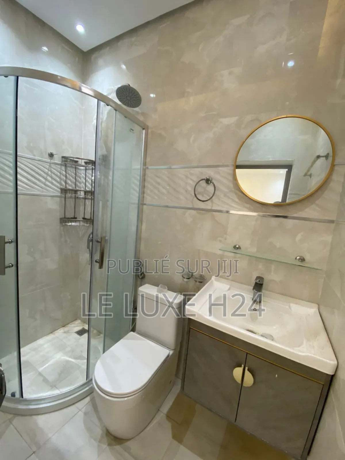 2chbre Appartement dans F3, Yoff à Louer