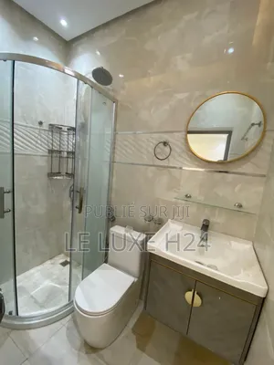 2chbre Appartement dans F3, Yoff à Louer