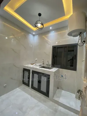 2chbre Appartement dans F3, Yoff à Louer
