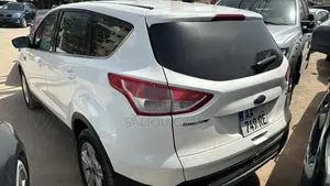 Photo - Ford Escape 2015 Blanc
