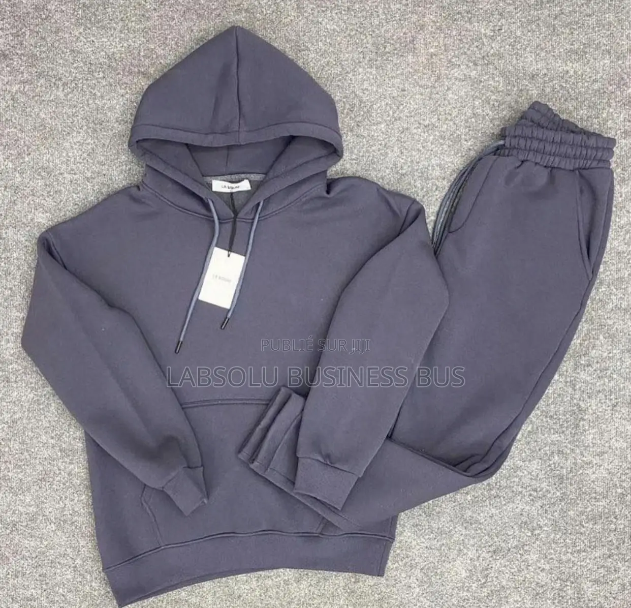 Disponible Chez L’Absolu