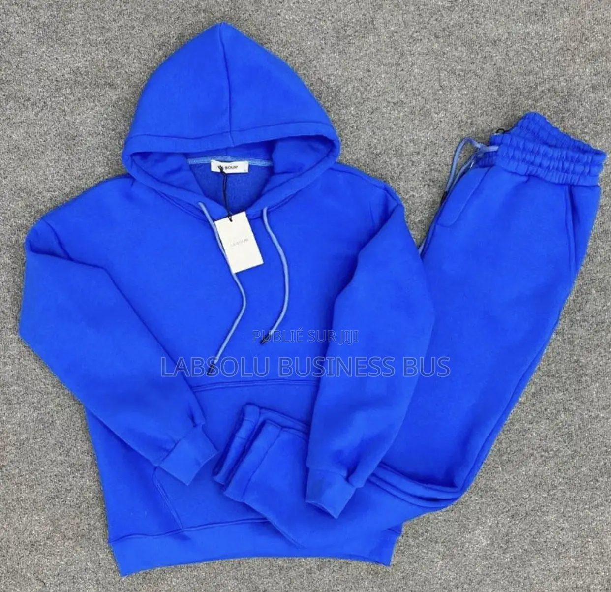 Disponible Chez L’Absolu