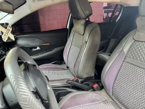 Peugeot 208 2022 Gris