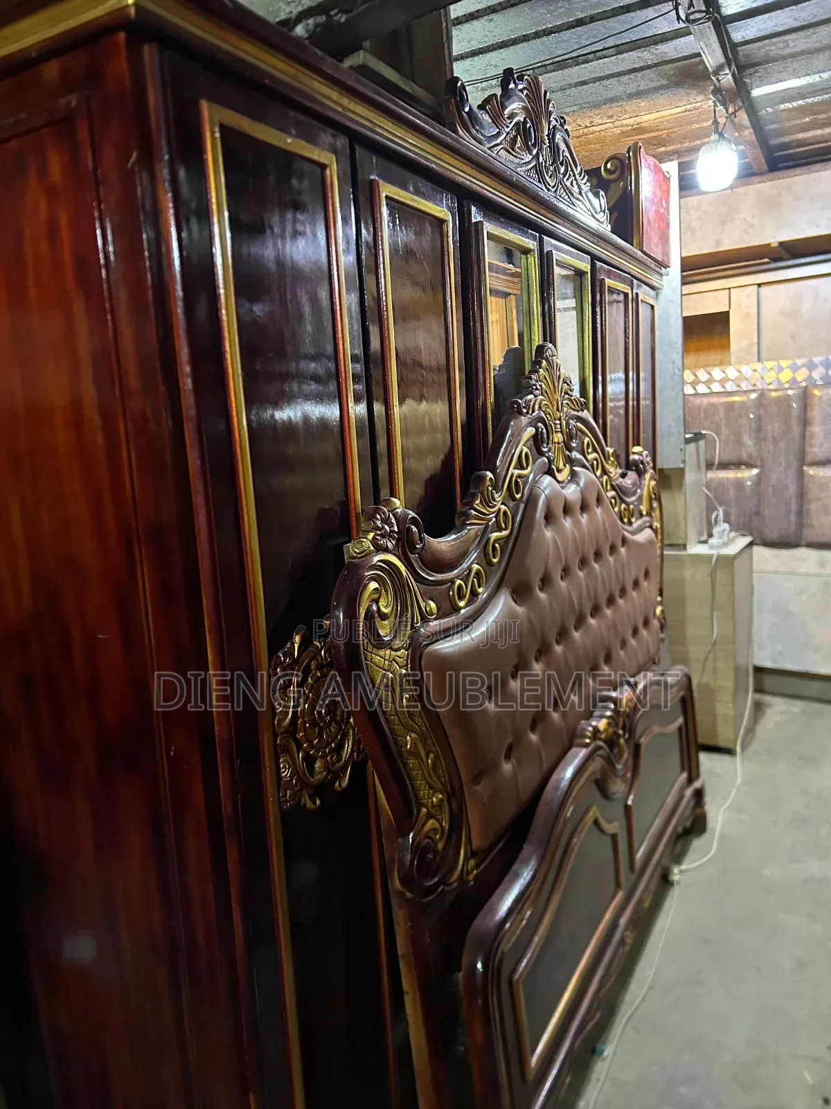 Chambre À Coucher Bois Rouge