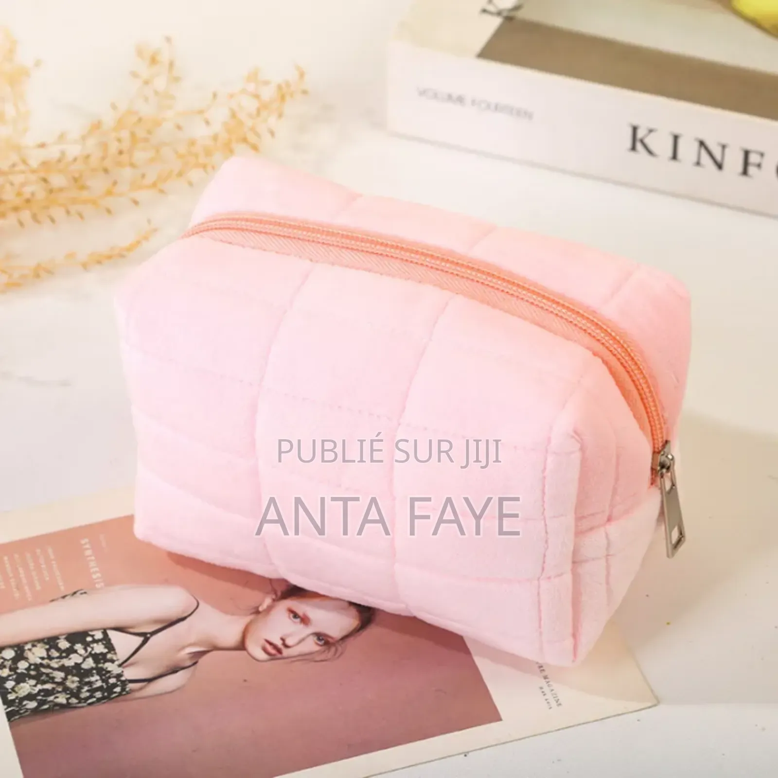 Troisse De Maquillage