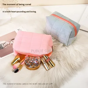 Troisse De Maquillage