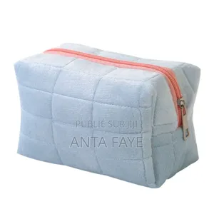 Troisse De Maquillage