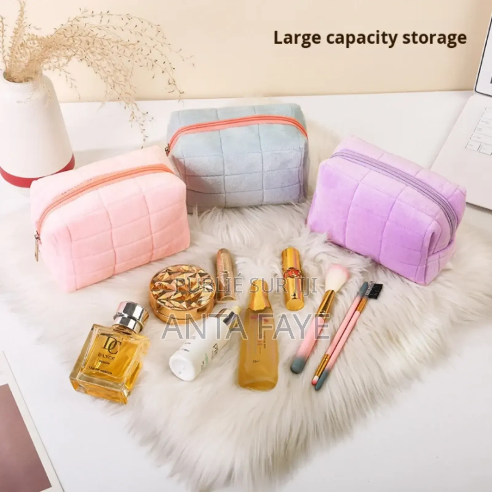 Troisse De Maquillage