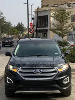 Photo - Ford Edge Titanium 4dr AWD 2017 Black