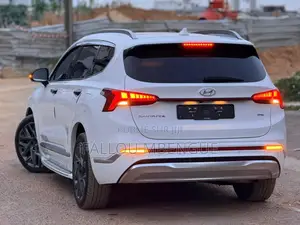Photo - Hyundai Santa Fe 2021 Blanc