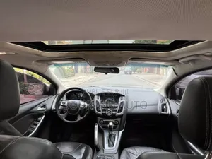 Ford Focus Titanium 5-Door 2013 Blanc