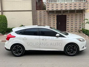 Ford Focus Titanium 5-Door 2013 Blanc