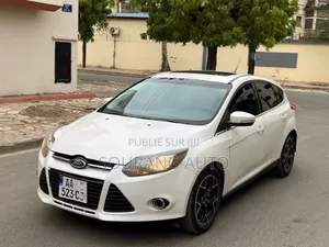 Photo - Ford Focus Titanium 5-Door 2013 Blanc