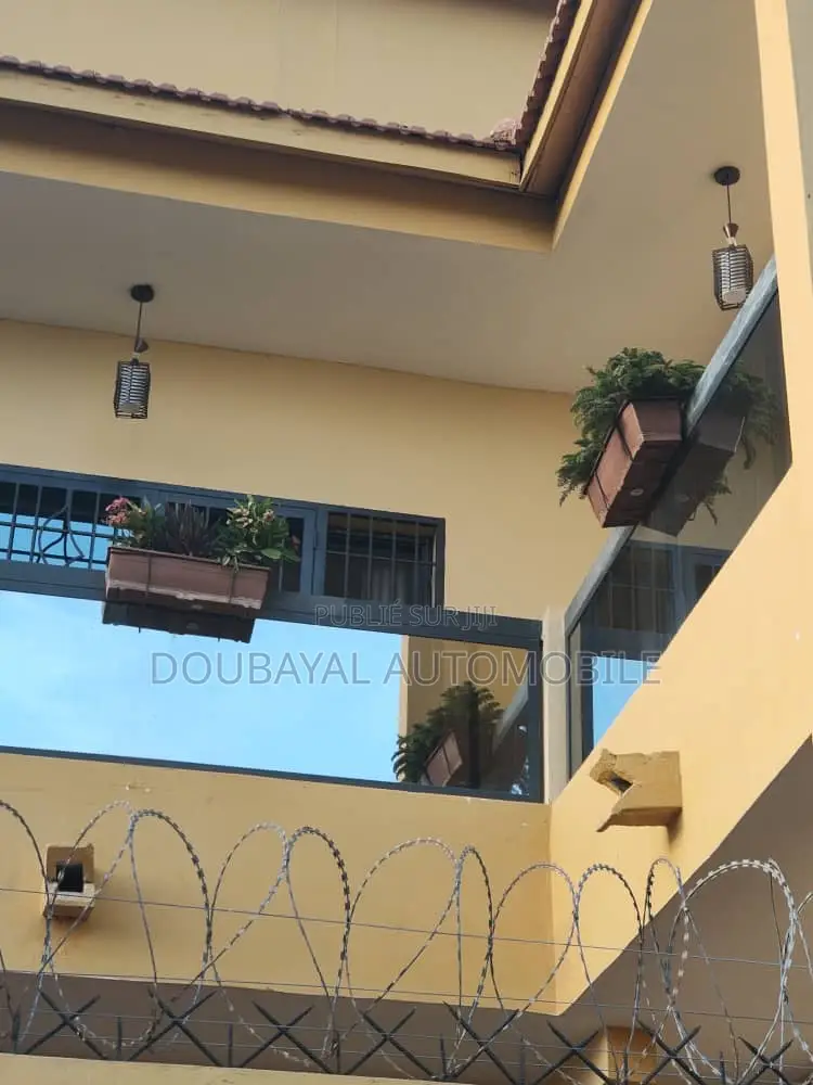 3chbre Villa dans Nouvelle Karthié, Thiès Sud à Vendre