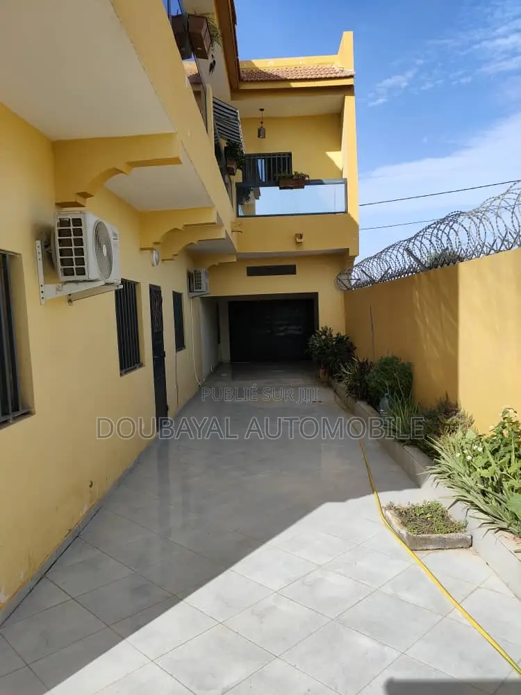 3chbre Villa dans Nouvelle Karthié, Thiès Sud à Vendre