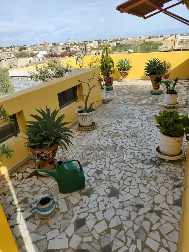 3chbre Villa dans Nouvelle Karthié, Thiès Sud à Vendre