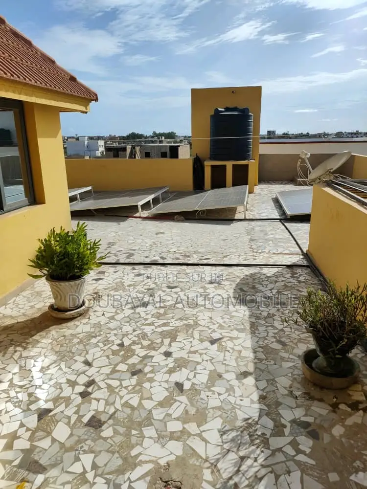 3chbre Villa dans Nouvelle Karthié, Thiès Sud à Vendre