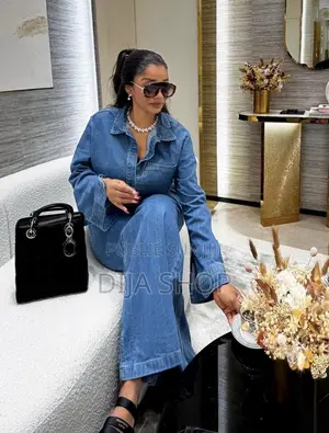 Photo - Ensemble en Jean Disponible