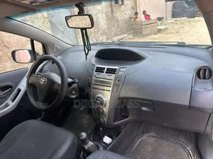 Toyota Auris 2014 Violet