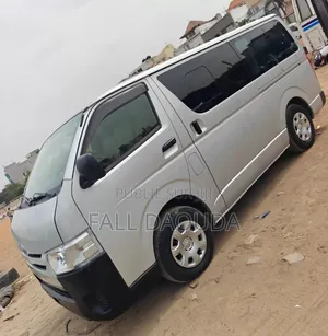 Toyota HiAce 2016 Gris