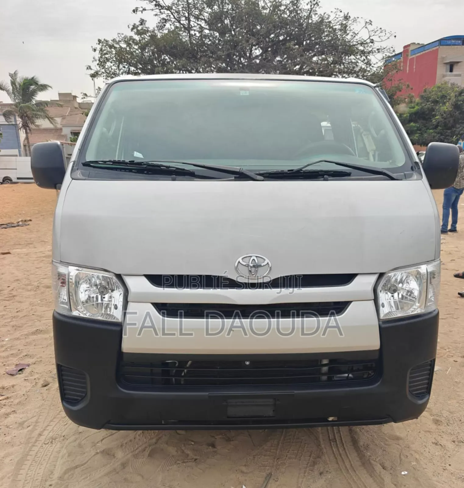 Toyota HiAce 2016 Gris