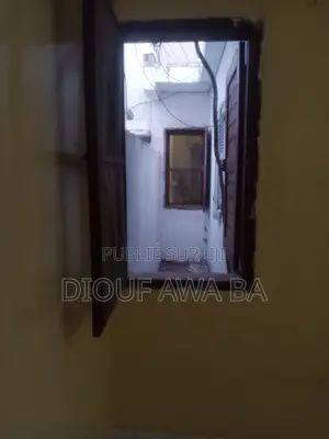 1chbre Chambre et salon dans Chambre Salle D'Eau, Ouakam à Louer