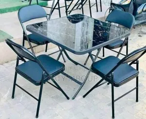 Photo - Table À Manger 80cm Avec Quatre Chaises