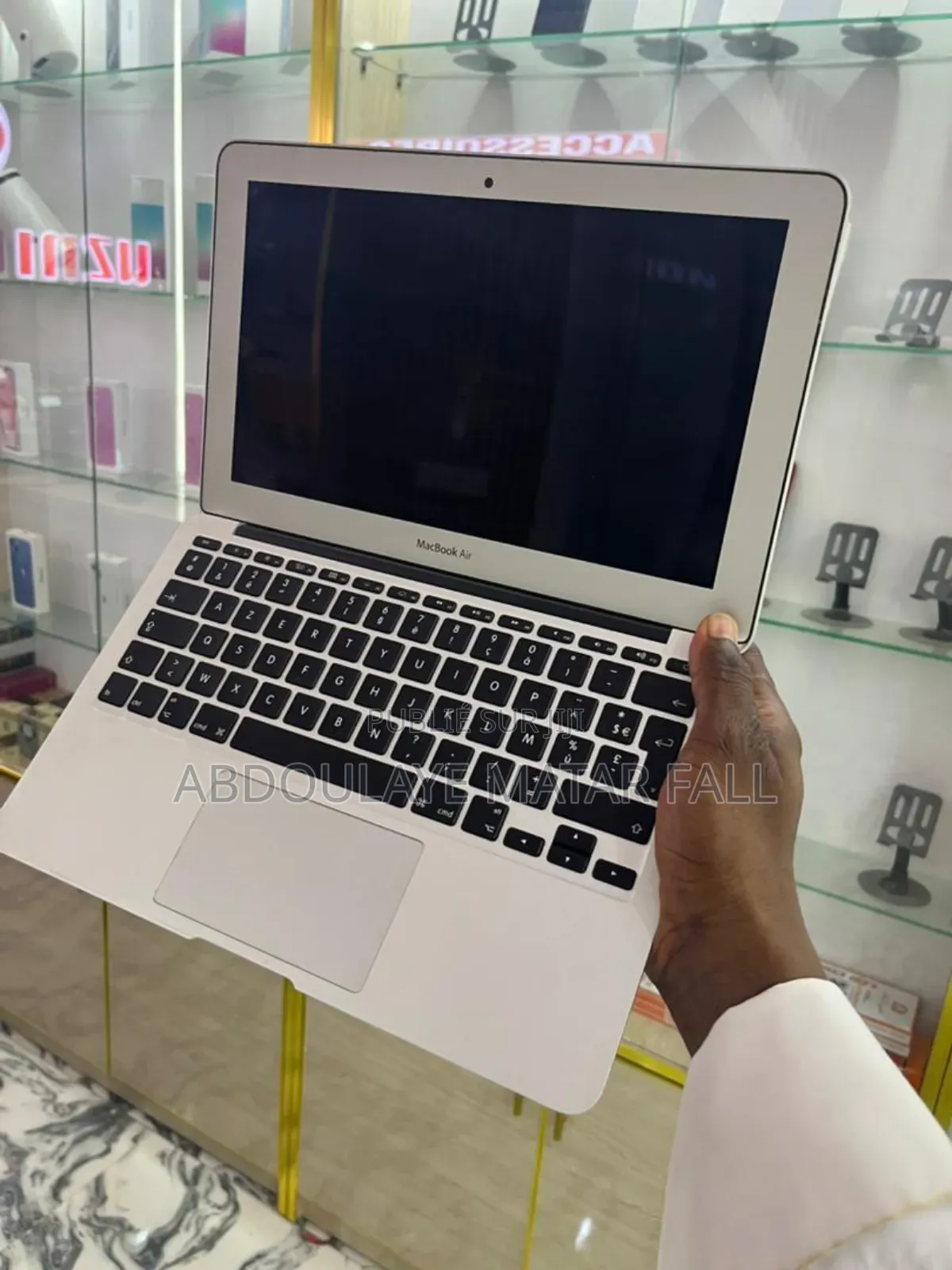 New Apple MacBook Air 2022 M2 8GB Intel Core I7 eMMC 128GB