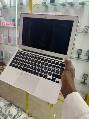 Photo - New Apple MacBook Air 2022 M2 8GB Intel Core I7 eMMC 128GB