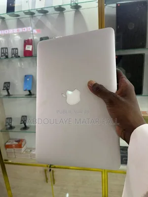 New Apple MacBook Air 2022 M2 8GB Intel Core I7 eMMC 128GB