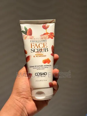 Gommage Exfoliant Et Hydratant en Même Temps De La Marque Cosmo