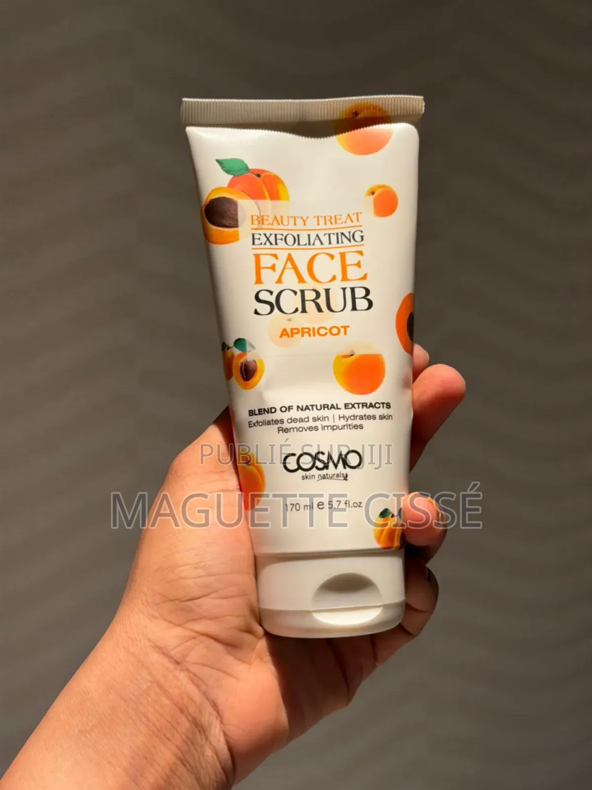 Gommage Exfoliant Et Hydratant en Même Temps De La Marque Cosmo