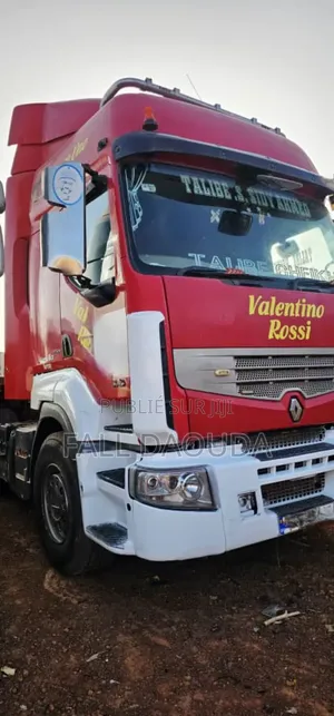 5 Camions Renault Année 2013 8 Roues Direction Droite