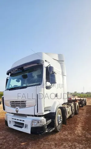 5 Camions Renault Année 2013 8 Roues Direction Droite