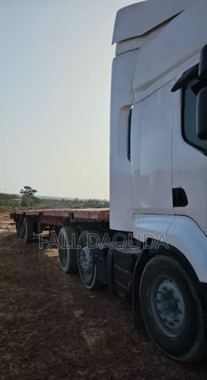 5 Camions Renault Année 2013 8 Roues Direction Droite