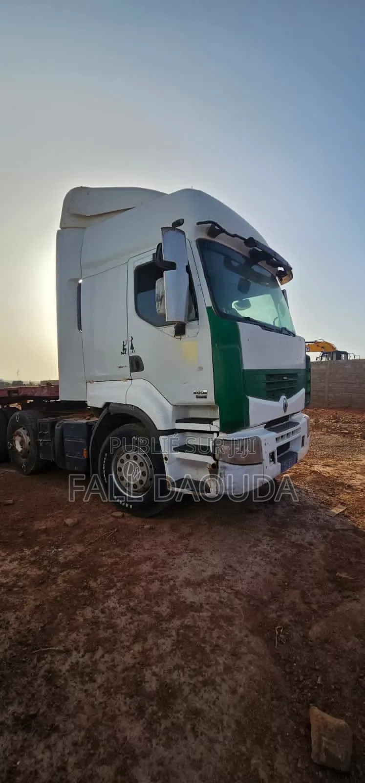 5 Camions Renault Année 2013 8 Roues Direction Droite