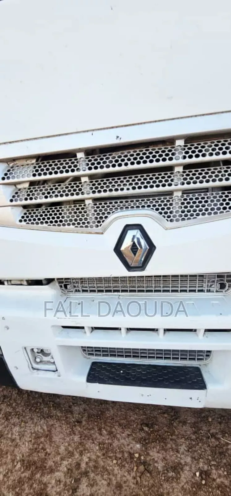 5 Camions Renault Année 2013 8 Roues Direction Droite