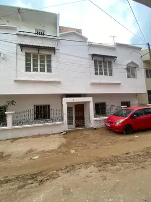 Photo - 9chbre Maison dans Yasalam Business, Mermoz Sacré-Cœur à Vendre