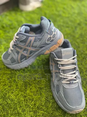 Des Chaussures  Neuf