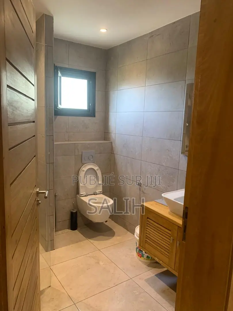 Furnished 1chbre Studio dans Salih-Immo, Fann-Point E-Amitié à Louer