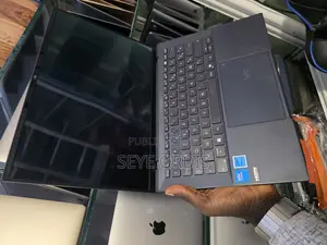 Photo - New Asus ExpertBook B9 B9400CBA 32GB Intel Core Ultra 7 SSD 1T