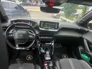 Peugeot 208 2020 Jaune