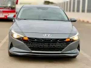 Photo - Hyundai Elantra 2021 Gris