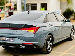 Hyundai Elantra 2021 Gris
