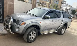 Mitsubishi L200 2015 Gris