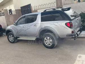 Mitsubishi L200 2015 Gris