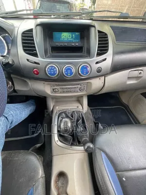 Mitsubishi L200 2015 Gris